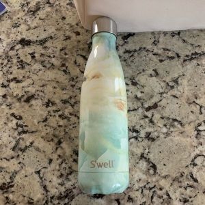 Swell water bottle
